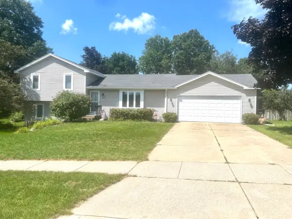 1421 Hollow Ridge Drive NE, Rockford, MI 49341