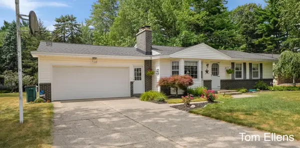 7105 Southwood Drive, Jenison, MI 49428