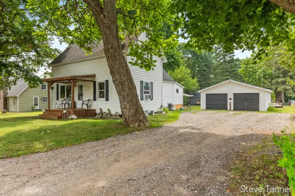 117 W Pine Street, Edmore, MI 48829