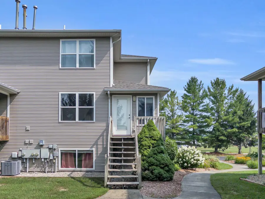 8450 N Center Park Drive SW Building: 4 Unit: 11, Byron, MI Yes - #3