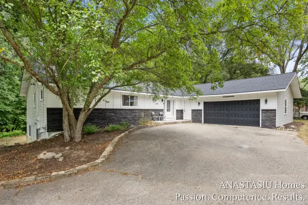 2661 Van Dam Drive NE, Belmont, MI 49306