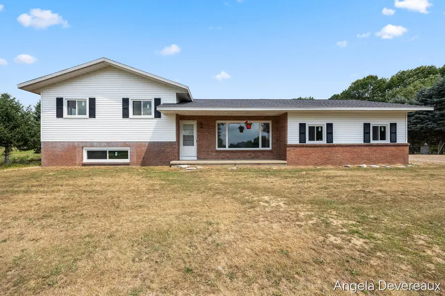 2637 17 Mile Road, Tyrone, MI 49330 - #3