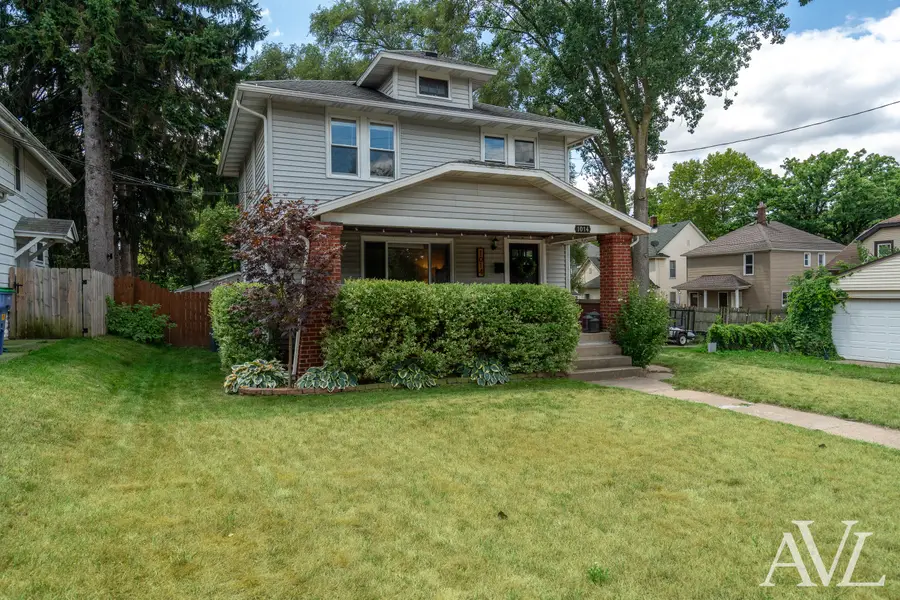 1014 Crescent Street NE, Grand Rapids, MI 49503 - #2