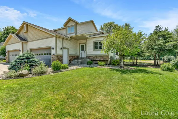 5643 W Sandalwood Circle, NortonShores, MI 49441