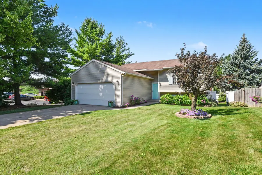 421 Macomb Avenue NW, Walker, MI 49534 - #3