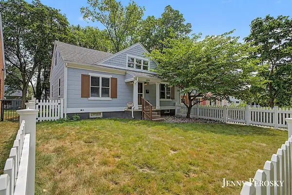 1044 Breton Road SE, EastGrandRapids, MI 49506