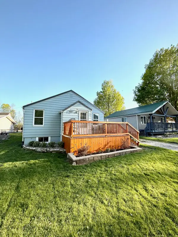8004 Lakewood Drive, Coloma, MI 49038