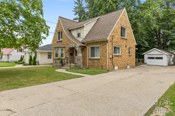 653 3 Mile Road NE, GrandRapids, MI 49505