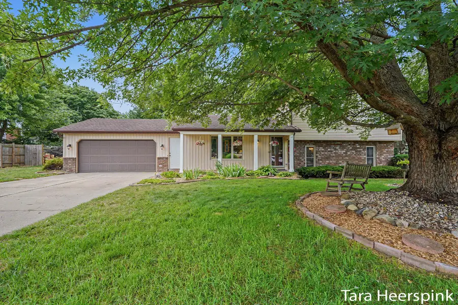 2078 Fernwood Drive, Jenison, MI 49428 - #2