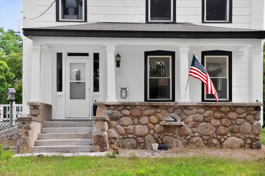 6816 Division Avenue N, Plainfield, MI 49321 - #2