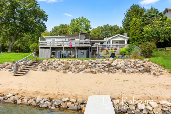 12645 Oakwood Shores Street, Wayland, MI 49348