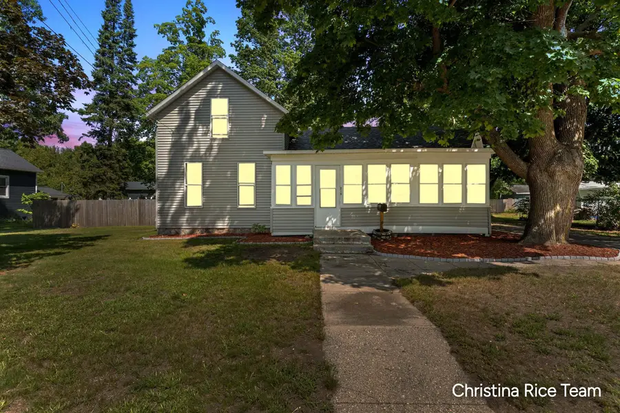 412 W Montcalm Street, Greenville, MI 48838 - #2