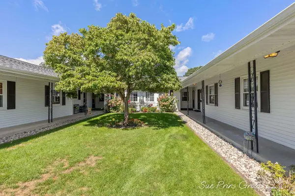 7438 Pine Grove Drive Building: H, Jenison, MI 49428