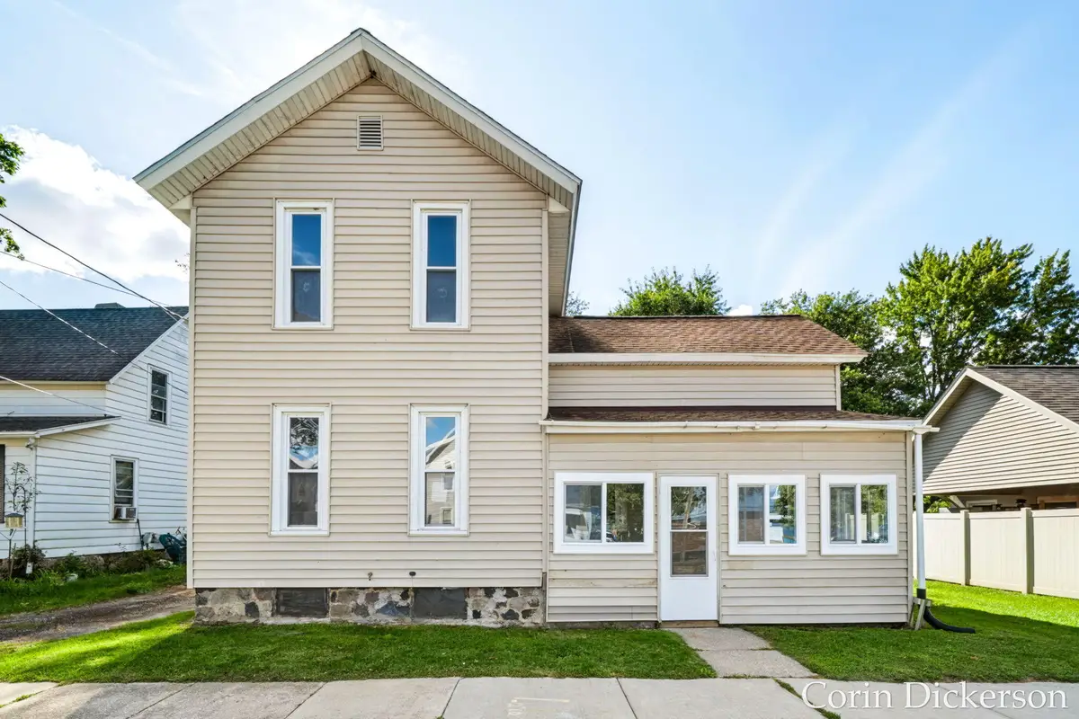 108 S Michigan Avenue, Vicksburg, MI 49097 - #1