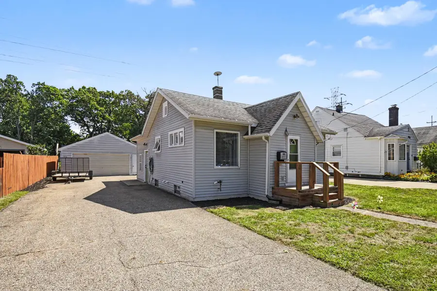 4858 Walton Avenue SW, Wyoming, MI 49548 - #2