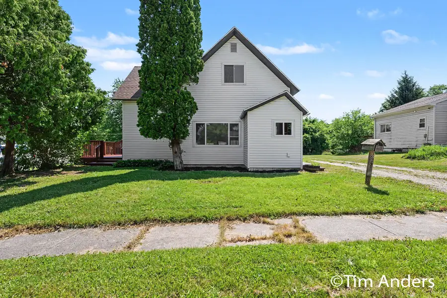 307 S East Street, Saint Louis, MI 48880 - #2