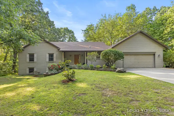 9520 Hidden Bluff Drive NE, Rockford, MI 49341