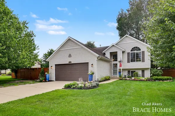 6876 Northway Drive NE, Rockford, MI 49341