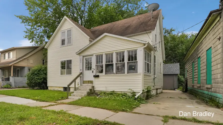 742 Myrtle Street NW, Grand Rapids, MI 49504 - #2