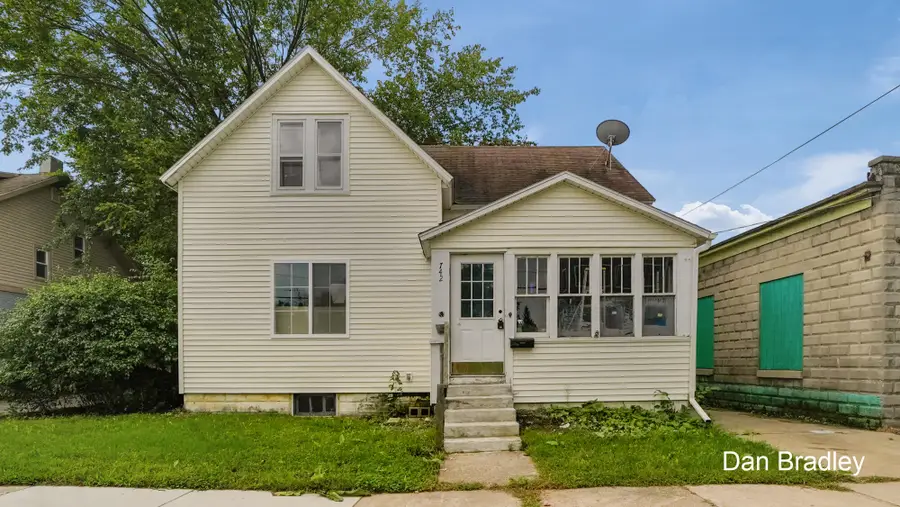 742 Myrtle Street NW, Grand Rapids, MI 49504 - #3