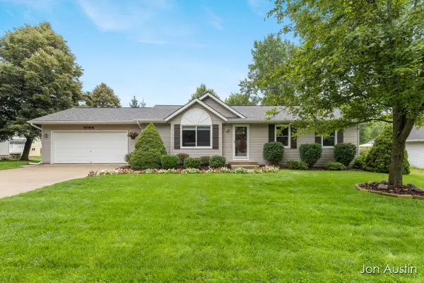 5064 Shinnecock Hills Drive NW, ComstockPark, MI 49321