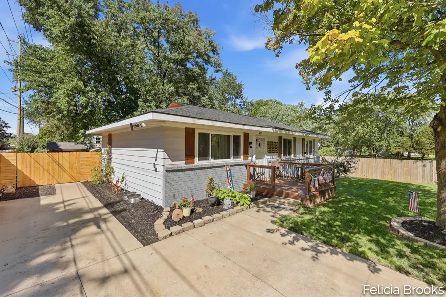 457 Parkside Avenue NW, Walker, MI 49534 - #2