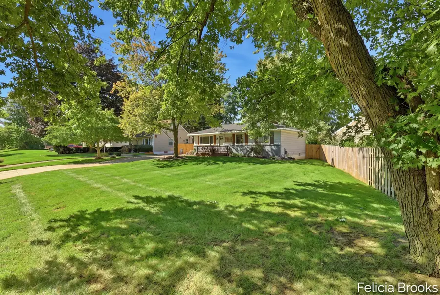 457 Parkside Avenue NW, Walker, MI 49534 - #3