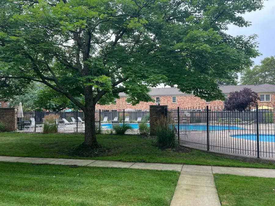 2505 Abbington Drive SE Building: 15 Unit: 137, Grand Rapids, MI 49506 - #3