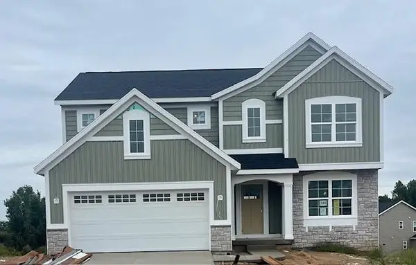 549 Victory Drive NE, Rockford, MI 49341