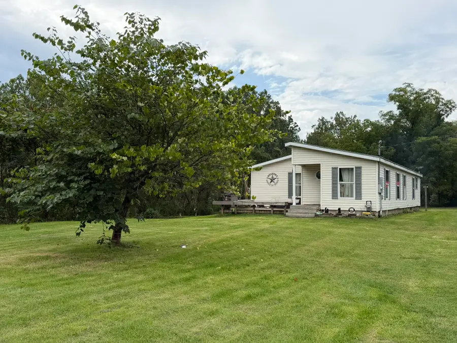 40 S Pine Street, Grand Junction, MI 49056 - #2