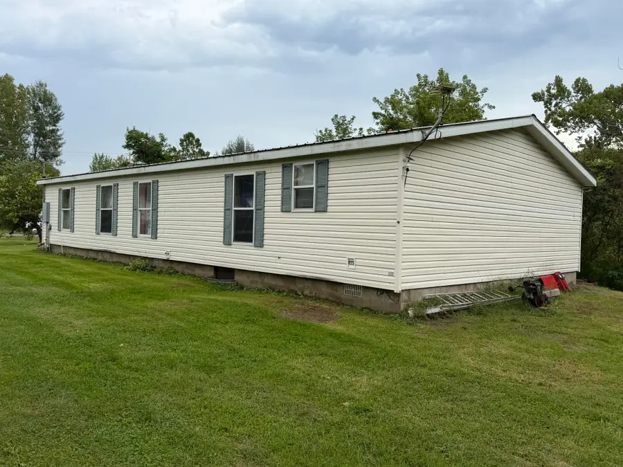 40 S Pine Street, Grand Junction, MI 49056 - #3