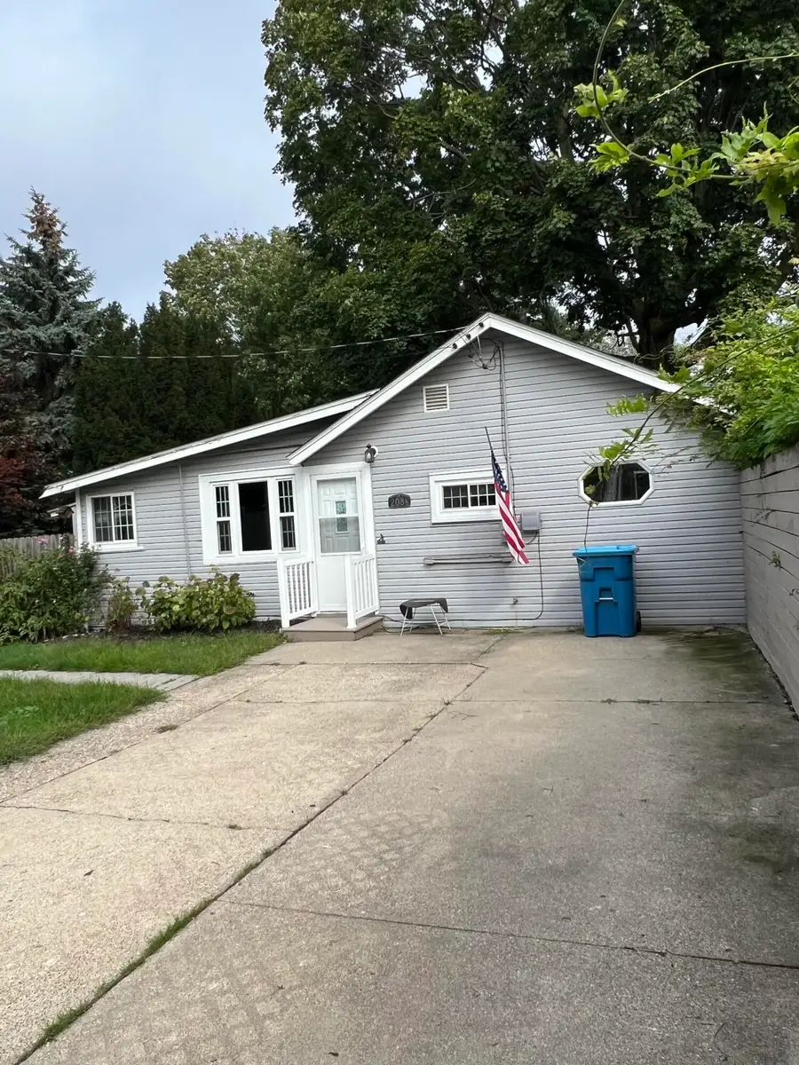 208 N Jackson Street, Spring Lake, MI 49456 - #3
