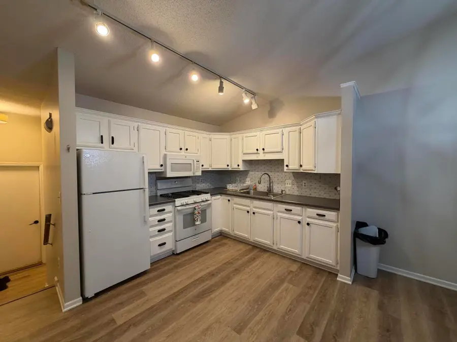 161 Laurelwood Court SW Unit: 98, Cutlerville, MI 49548 - #2