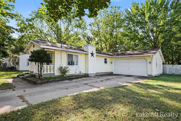 102 Sluyter Street SE, Kentwood, MI 49548