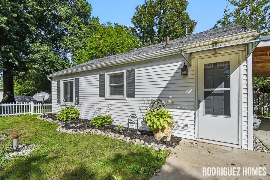 8242 Freeland Avenue SW, Byron, MI 49315 - #3