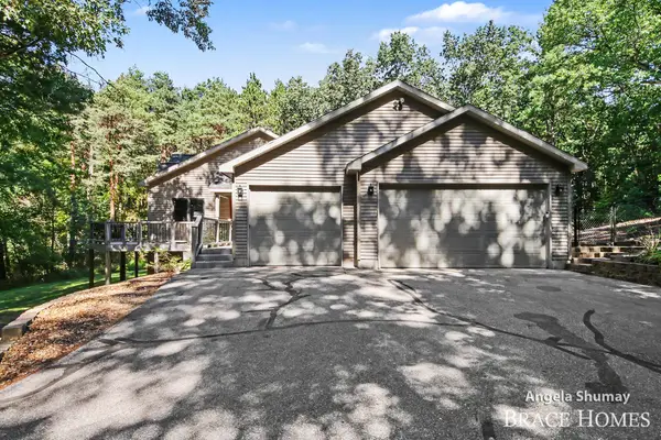 4661 Windcliff Drive NE, Rockford, MI 49341