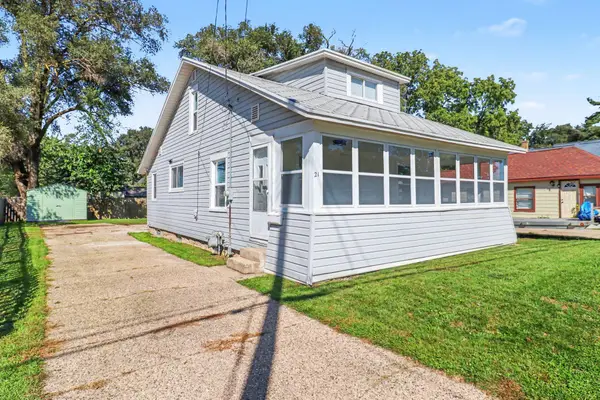 21 Frontenac Street SE, Wyoming, MI 49548