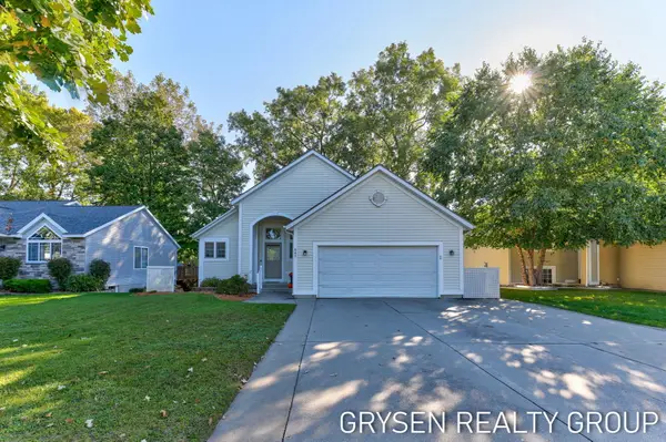 642 Clover Ridge Avenue NW, GrandRapids, MI 49504