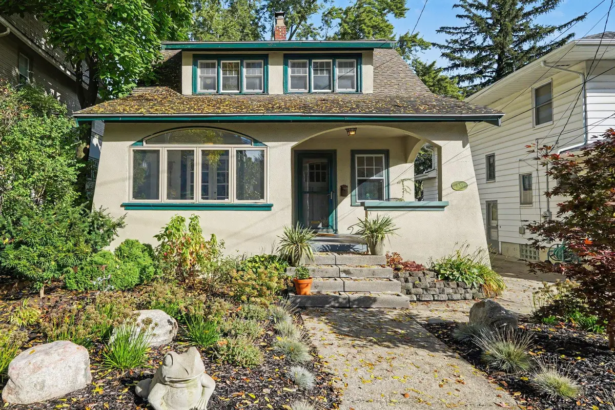 1653 Wealthy Street SE, East Grand Rapids, MI 49506 - #1