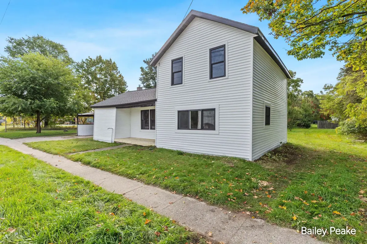 178 W Muskegon Street NE, Cedar Springs, MI 49319 - #1