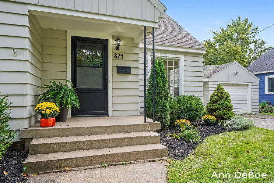 824 Union Avenue NE, Grand Rapids, MI 49503 - #2