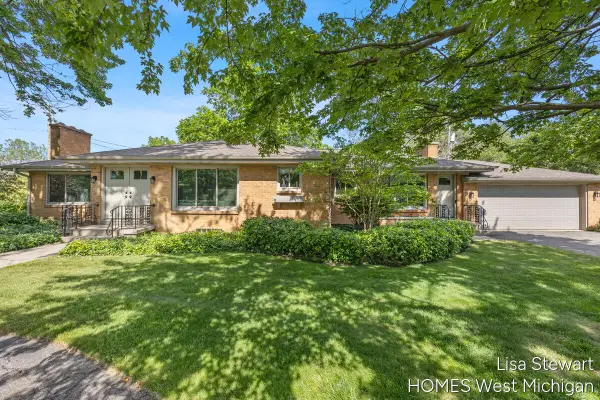 1410 Woodcliff Drive SE, EastGrandRapids, MI 49506