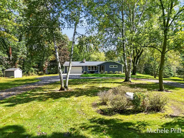 8210 Mccords Avenue SE, Alto, MI 49302
