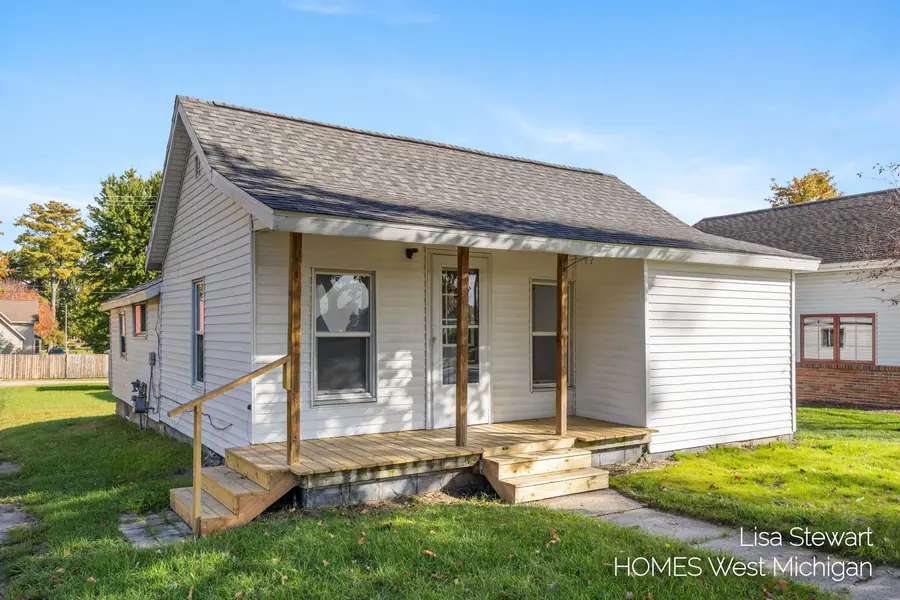 302 W Superior Street, Wayland, MI 49348 - #2
