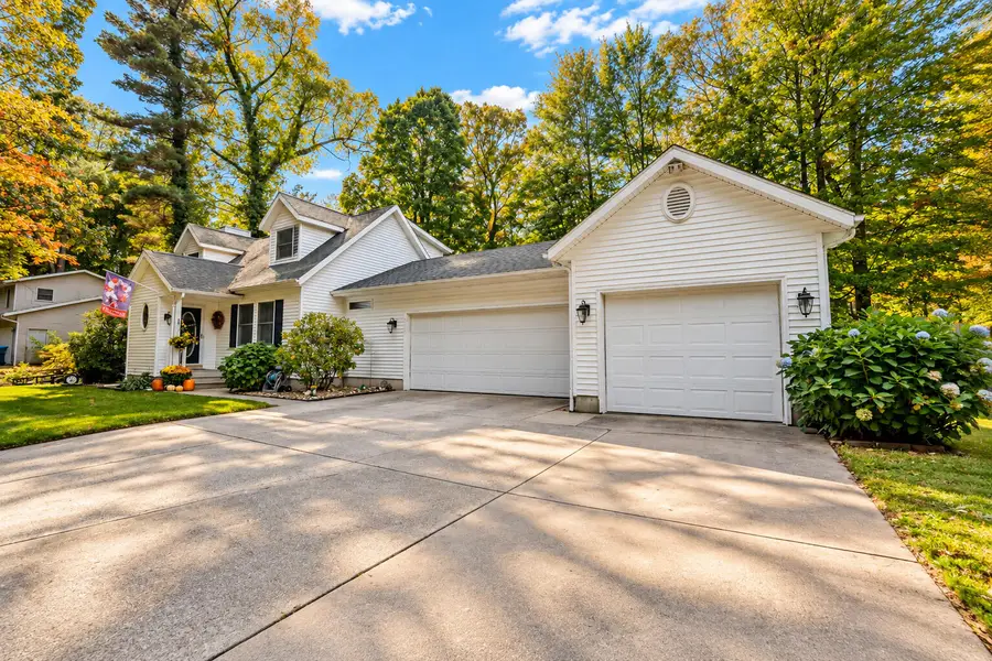 15969 Lone Pine Court, Spring Lake, MI 49456 - #3