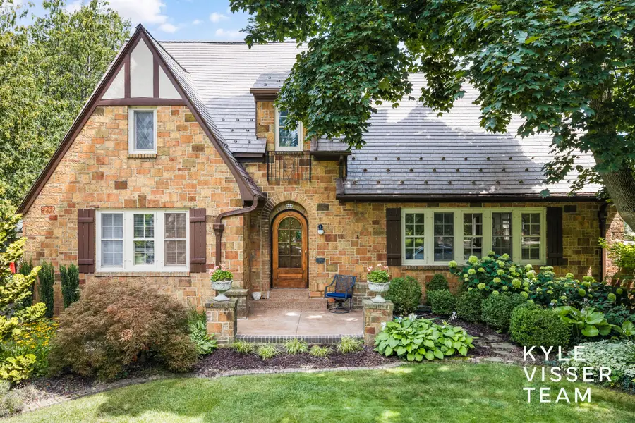 950 Pinecrest Avenue SE, Grand Rapids, MI 49506 - #2