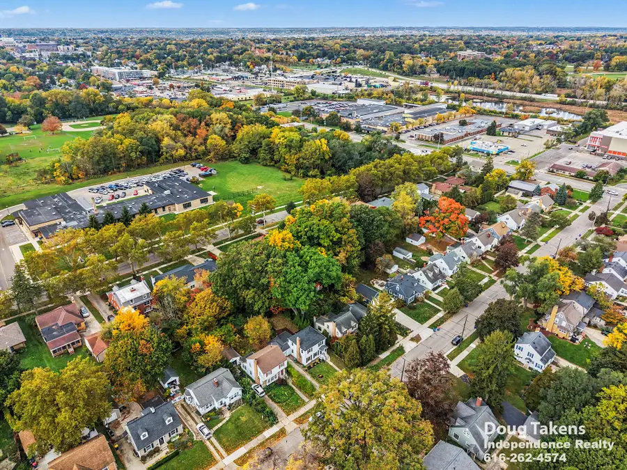 241 Baynton Avenue NE, Grand Rapids, MI 49503 - #3