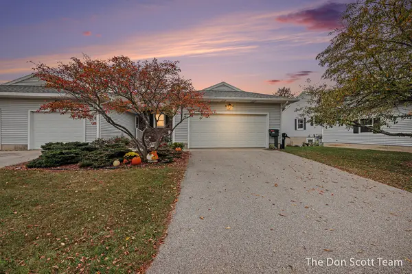 221 Pippin Drive NW, Sparta, MI 49345