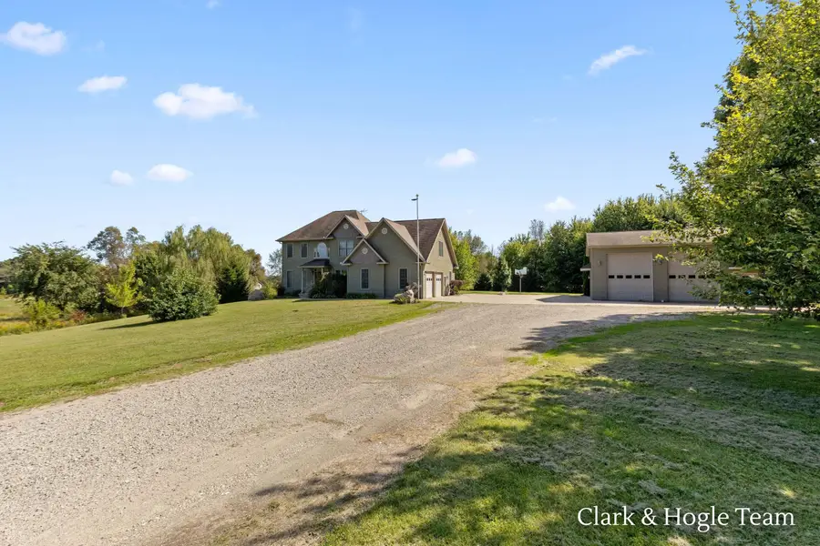 3859 W Kinsel Highway, Charlotte, MI 48813 - #2