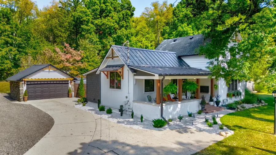 903 E Mill Street, Hastings, MI 49058 - #3